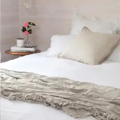 Isle Ruffled Linen Throw - Natural